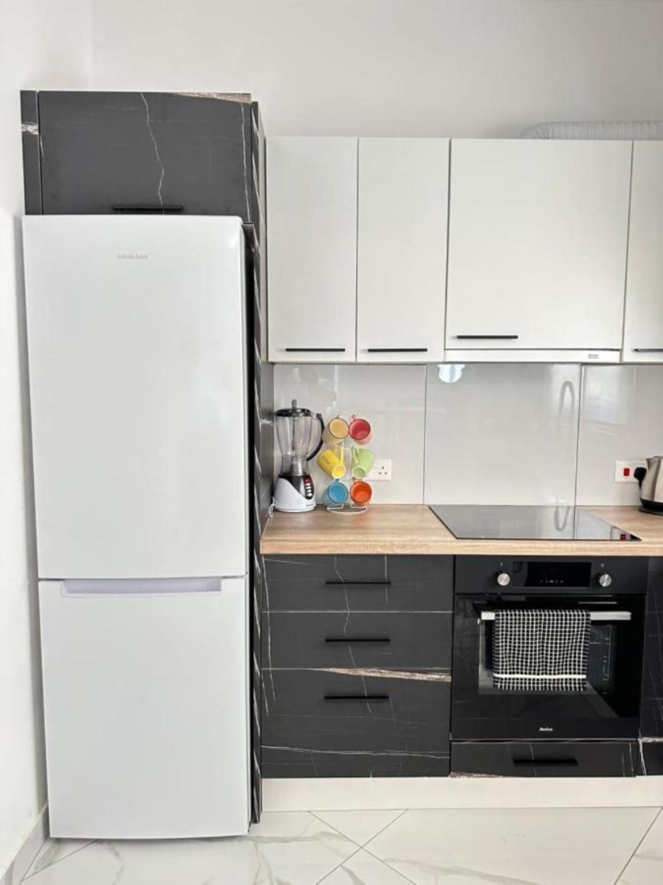 H&O Boulevard Breeze Apartment! Paphos Buitenkant foto
