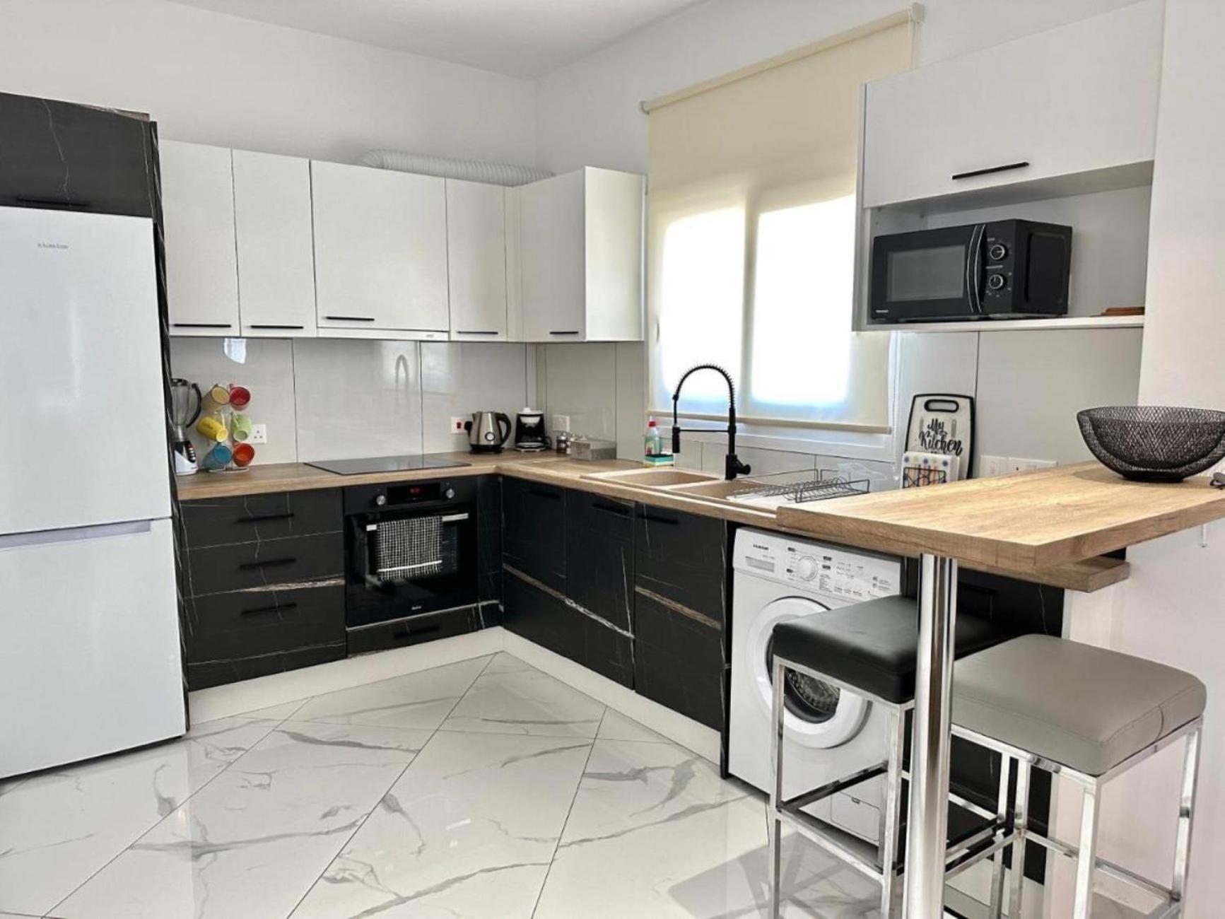 H&O Boulevard Breeze Apartment! Paphos Buitenkant foto