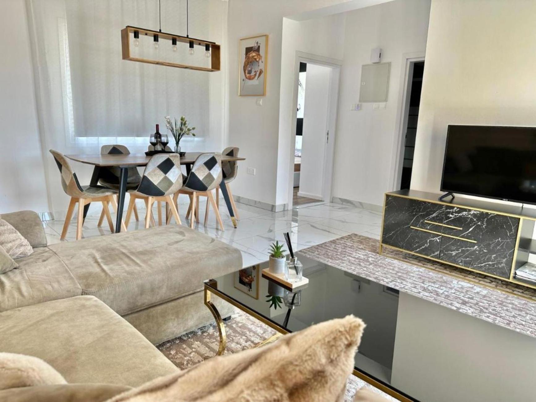 H&O Boulevard Breeze Apartment! Paphos Buitenkant foto