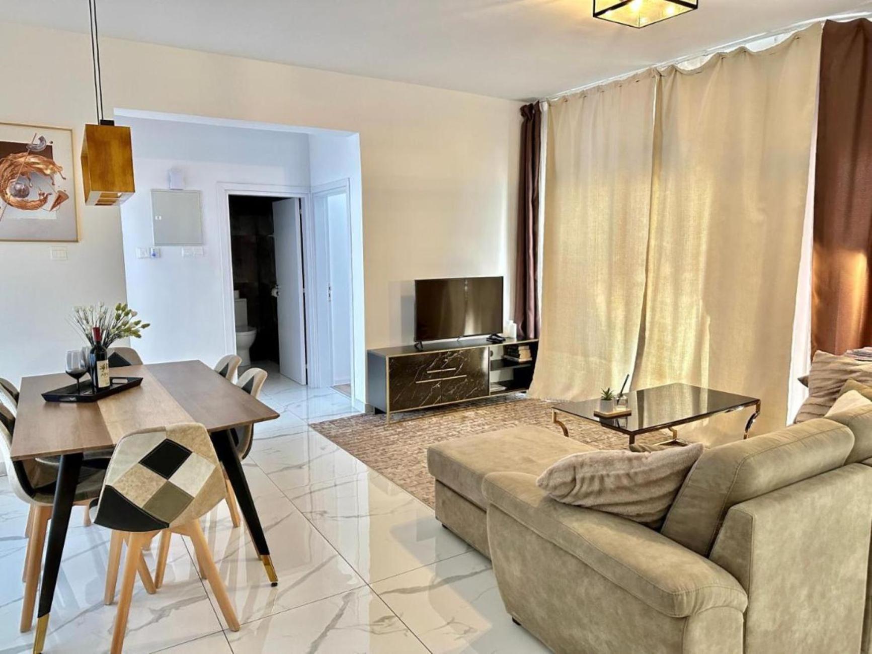H&O Boulevard Breeze Apartment! Paphos Buitenkant foto